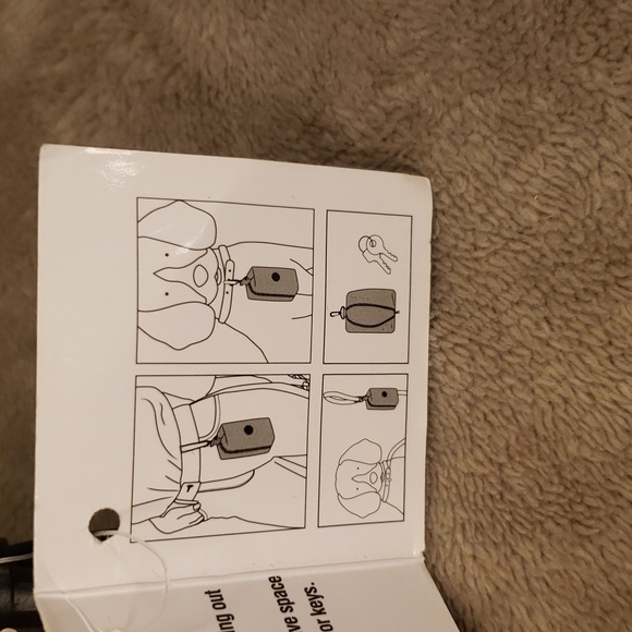 Pet Waste Bag Dispenser With a Roll of 15 Bags - Picture 4 of 5